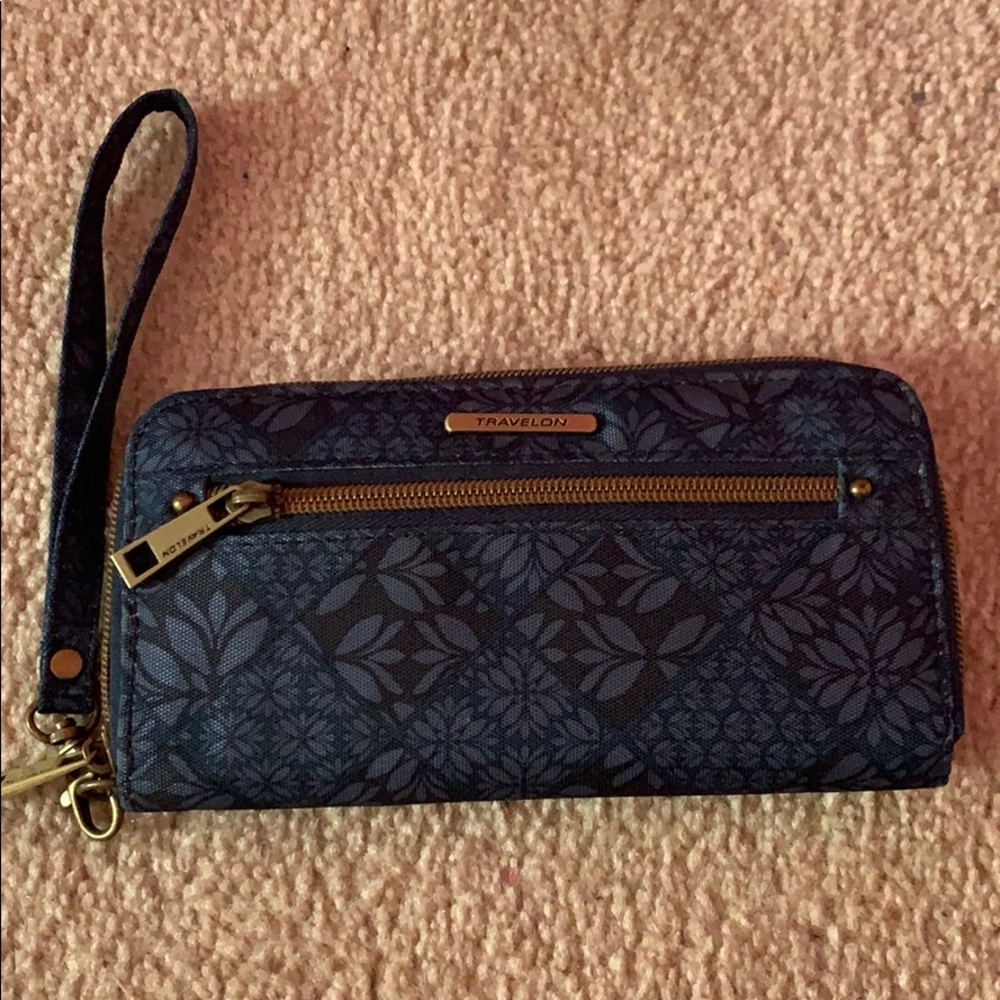 Traveling Wristlet